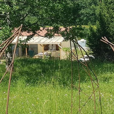 Lovely 2-Bed Shepherds Hut In A Forest Sougeres-en-Puisaye Extérieur photo