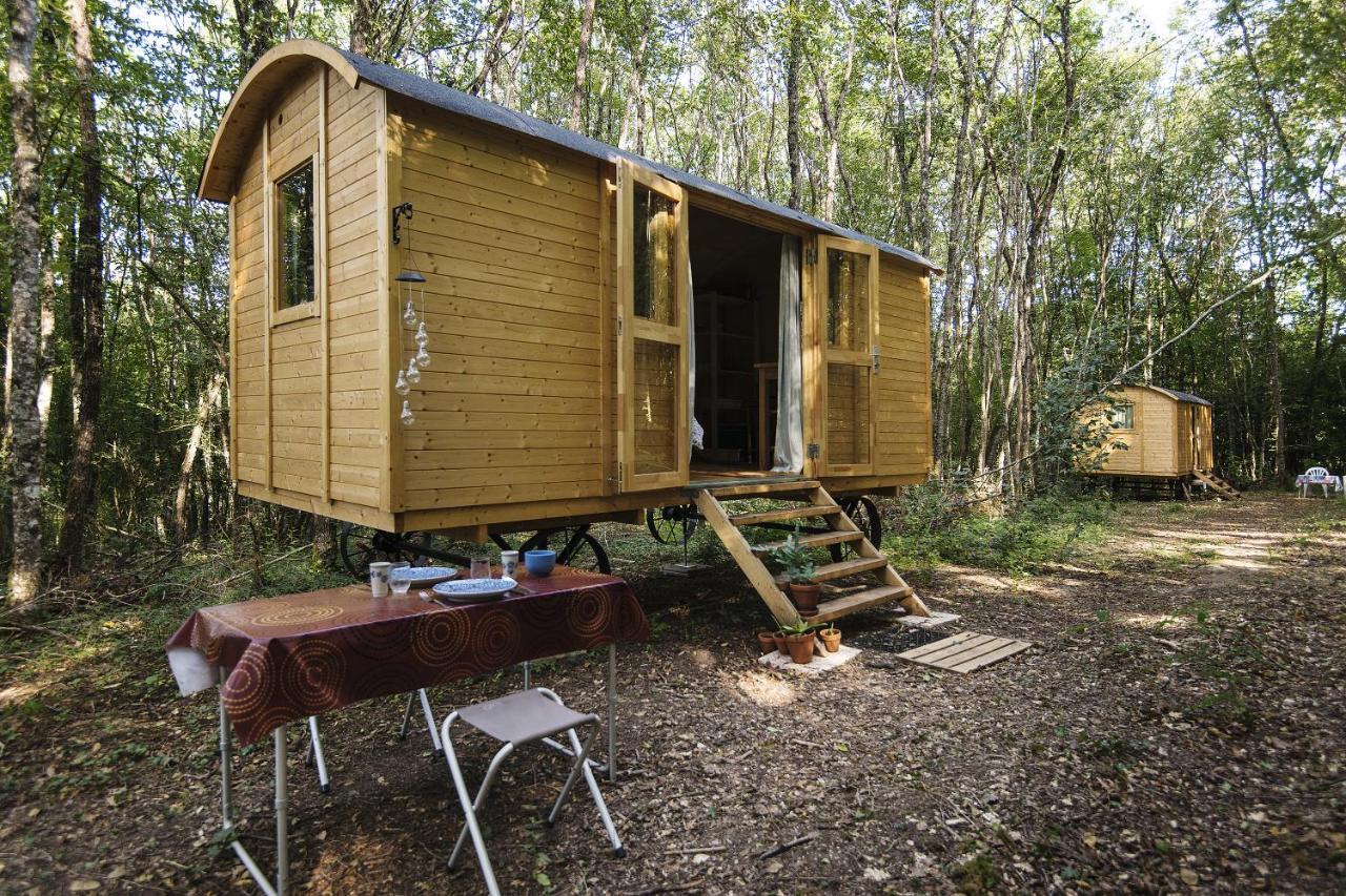 Lovely 2-Bed Shepherds Hut In A Forest Sougeres-en-Puisaye Extérieur photo